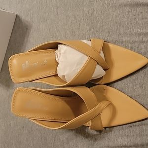 Shoes by mixx schuz NWT